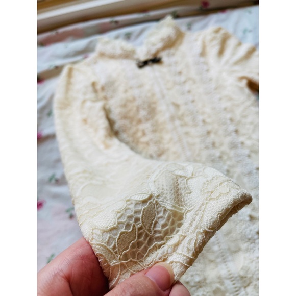 Lace Top With Brooch - Picture 5 of 9